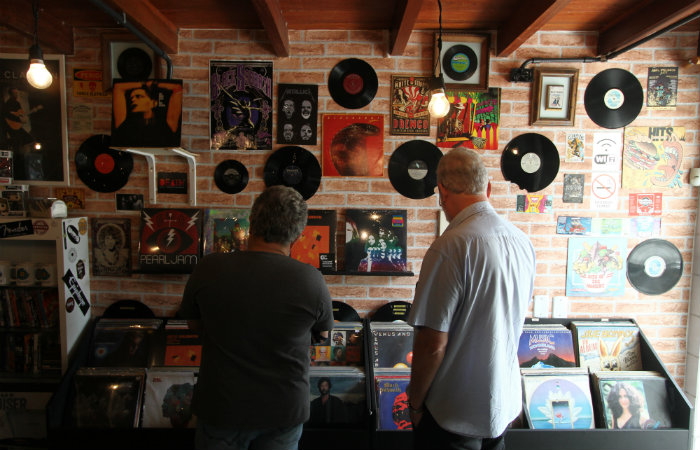 Depois de anos em baixa, no Recife a cultura do vinil est viva. Foto: Peu Ricardo/DP Foto