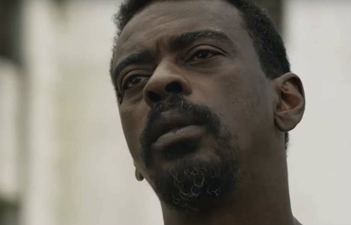 Seu Jorge  um dos protagonistas de Irmandade. Foto: Netflix/YouTube/Reproduo