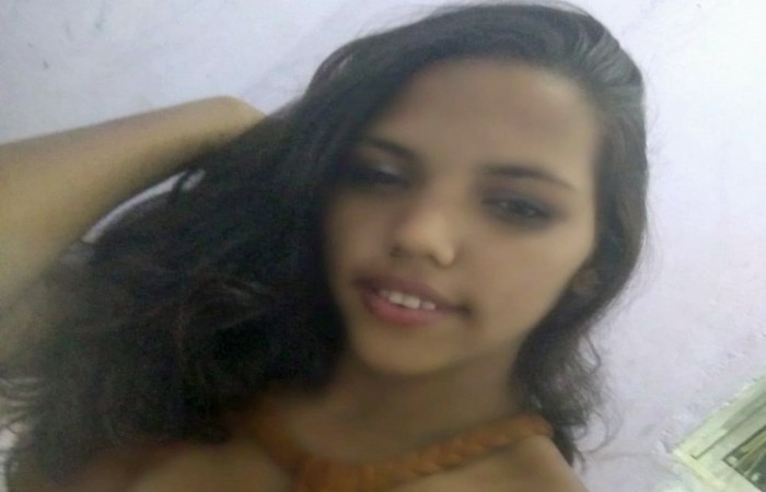 Samara da Costa foi encontrada morta com o corpo incendiado na residência do casal na Rua Três de Fevereiro, no bairro de Santo Amaro.
Foto: Reprodução/WhatsApp. (Samara da Costa foi encontrada morta com o corpo incendiado na residência do casal na Rua Três de Fevereiro, no bairro de Santo Amaro.
Foto: Reprodução/WhatsApp.) Samara da Costa foi encontrada morta com o corpo incendiado na residência do casal na Rua Três de Fevereiro, no bairro de Santo Amaro.
Foto: Reprodução/WhatsApp. (Samara da Costa foi encontrada morta com o corpo incendiado na residência do casal na Rua Três de Fevereiro, no bairro de Santo Amaro.
Foto: Reprodução/WhatsApp.)