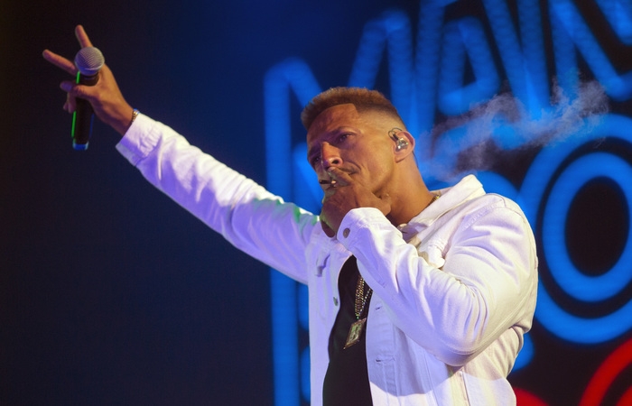 Com a cabeleira amarelada no topo, o ex-Racionais desfilou uma srie de canes que conversam pouco com sua banda antiga - Foto: AFP. 