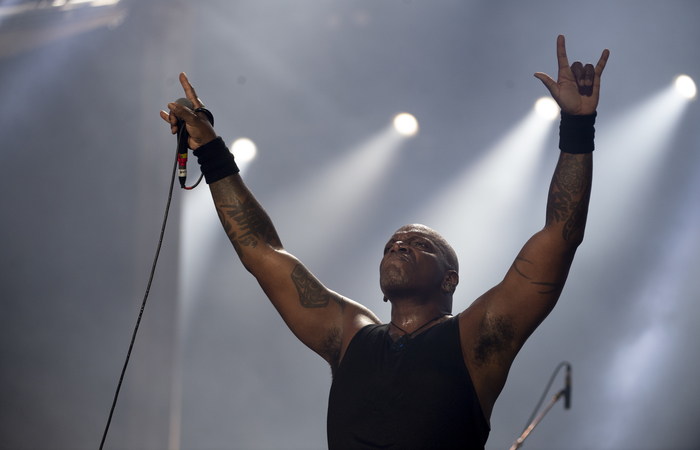 O guitarrista diz que o Brasil est uma confuso e classifica a ltima eleio como uma "farsa de alianas polticas" - Foto: AFP. 