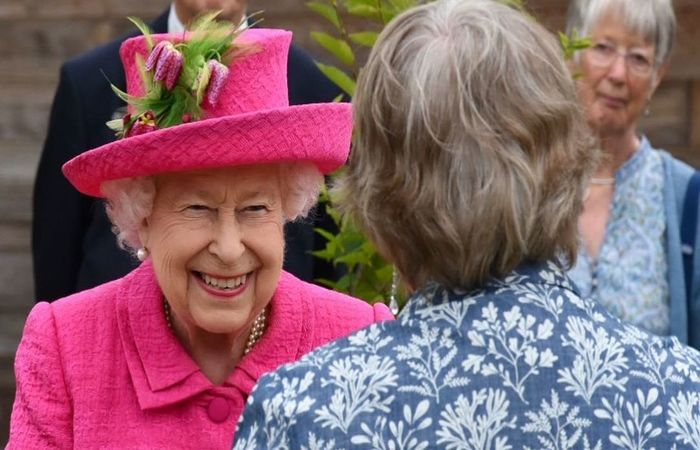 A situao aconteceu depois do menino no acatar a ordem da monarca da Inglaterra de ir ver como a irm, Lady Sarah Amstrong-Jones, estava - Foto: Instagram/Reproduo. 
