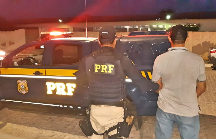 Homem foi detido na BR-428, em Santa Maria da Boa Vista. Foto: Divulgao/PRF.