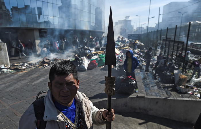 A rea em torno do parque El Arbolito, epicentro dos protestos, comeou a ser limpa ainda nesta segunda - Foto: AFP.