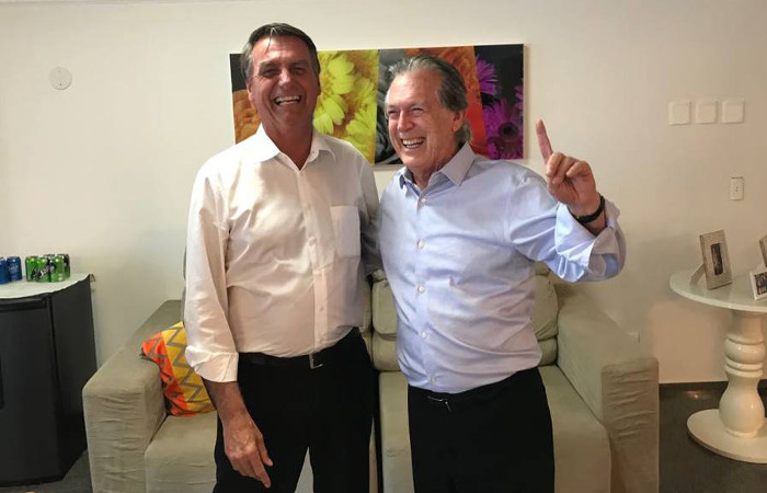 Apesar da troca de farpas entre o presidente Jair Bolsonaro e o presidente nacional Luciano Bivar, a nota no esclarece a quais "excessos" se refere. Foto: PSL (Foto: PSL
)