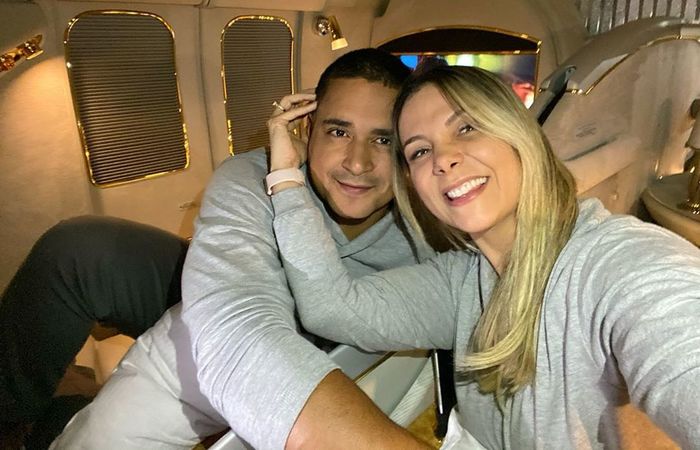 Carla postou o registro enquanto o casal voava em aeronave particular a caminho de Dubai ((Foto: Instagram/Reprodução).) Carla postou o registro enquanto o casal voava em aeronave particular a caminho de Dubai ((Foto: Instagram/Reprodução).)