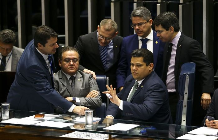 Davi Alcolumbre, presidente da Casa, reunido com senadores.  (Foto: Marcelo Camargo/Agncia Brasil )
