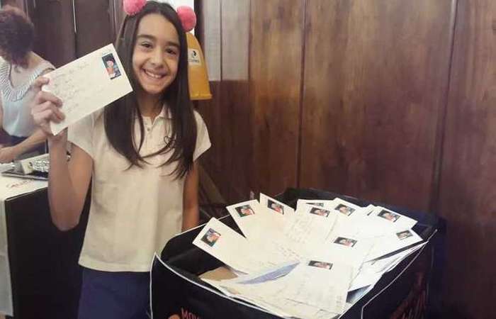 A menina Maria Luiza, de 10 anos, escreveu uma carta para Agenora Pereira de Lima (Foto: Jair Amaral/EM/DA PRESS)