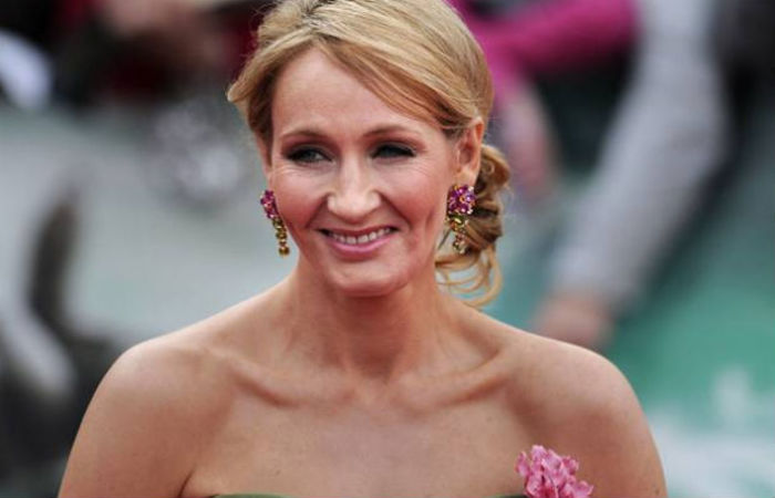 "Alguns orfanatos são montados literalmente para explorar crianças", afirmou a escritora e criadora da saga Harry Potter ((Foto: Carl Court/AFP Photo)) "Alguns orfanatos são montados literalmente para explorar crianças", afirmou a escritora e criadora da saga Harry Potter ((Foto: Carl Court/AFP Photo))