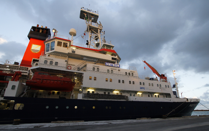 O navio alemo Meteor  usado em pesquisas sobre os impactos das mudanas climticas. (Foto: Tarcsio Augusto/Esp.DP.)