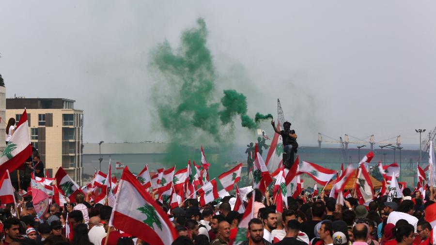 Desde 17 de outubro, os libaneses vm fazendo manifestaes massivas no pas, que passa por sua pior crise econmica desde a guerra civil (Foto: Patrick Baz/AFP)