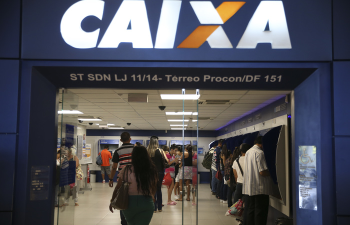 A taxa mínima costuma ser restrita a uma parcela reduzida de clientes, geralmente funcionários públicos que recebem o salário no banco. (Foto: José Cruz/Agência Brasil) A taxa mínima costuma ser restrita a uma parcela reduzida de clientes, geralmente funcionários públicos que recebem o salário no banco. (Foto: José Cruz/Agência Brasil)