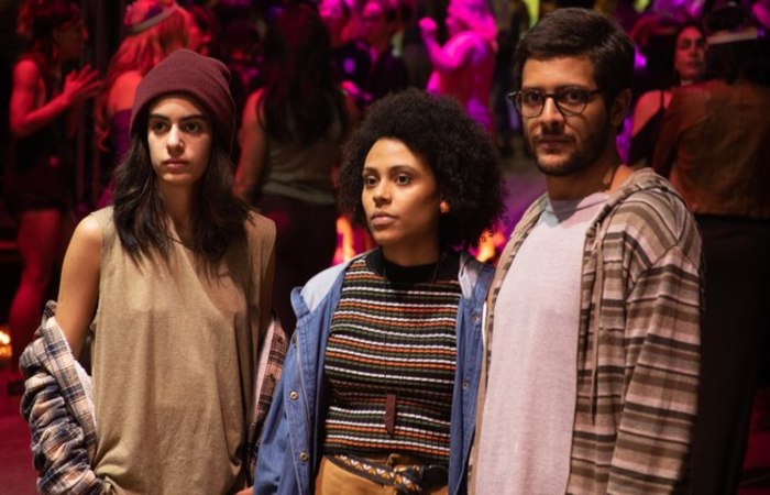 A novidade gira em torno da protagonista Rafa (Clara Gallo), uma jovem de 18 não-binária e pansexual (Foto: Divulgação) A novidade gira em torno da protagonista Rafa (Clara Gallo), uma jovem de 18 não-binária e pansexual (Foto: Divulgação)