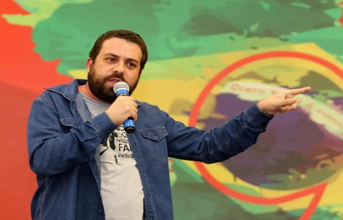 Guilherme Boulos, lder do Movimento dos Trabalhadores Sem Teto (MTST), tambm criticou a declarao de Eduardo Bolsonaro.