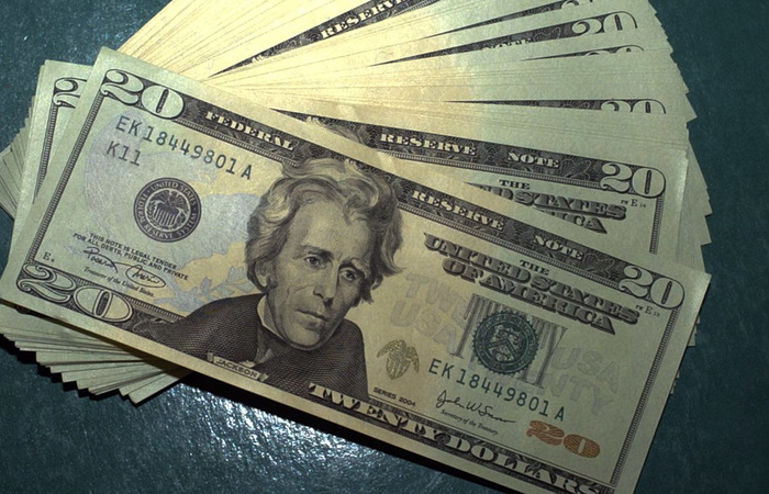 Na semana em que bateu recorde duas vezes, a Bolsa acumula alta modesta de 0,77%. Já o dólar cedeu 0,39%, a R$ 3,9980. Na semana, acumula queda de 0,3%. (Foto: Marcello Casal Jr/Agência Brasil) Na semana em que bateu recorde duas vezes, a Bolsa acumula alta modesta de 0,77%. Já o dólar cedeu 0,39%, a R$ 3,9980. Na semana, acumula queda de 0,3%. (Foto: Marcello Casal Jr/Agência Brasil)
