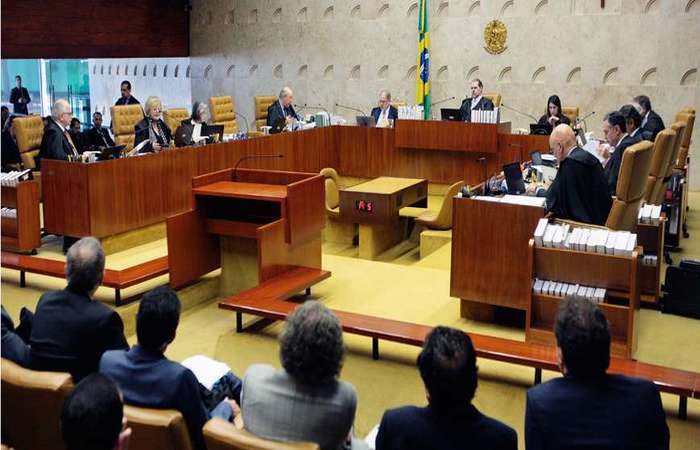 Placar est 4 a 3 a favor da deteno e votos de trs ministros e do presidente vo decidir (Carlos Moura/STF/Divulgao)