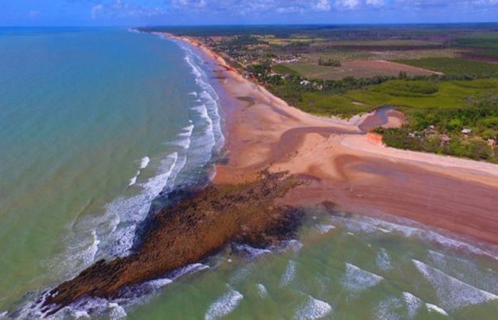 Nos ltimos dias, novas manchas foram identificadas em praias de trs cidades do sul da Bahia: Caravelas (onde atingiu o Parque Nacional de Abrolhos no ltimo sbado), Nova Viosa e Mucuri (Foto: Divulgao/Prefeitura de Mucuri)