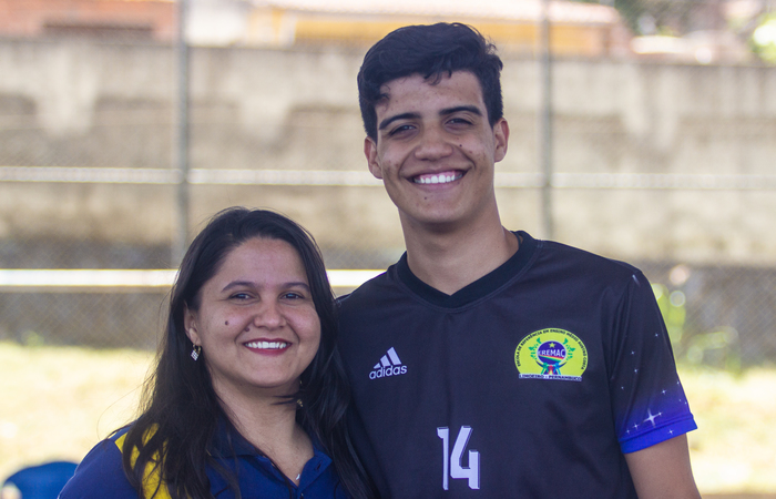 Professora Roberta de Melo Barbosa e o estudante Vagner Moura. Foto: Samuel Calado/DP