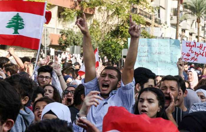 Em Beirute foi organizado um protesto em frente  sede do Ministrio da Educao. (Foto: Mahmoud Zayyat/AFP)