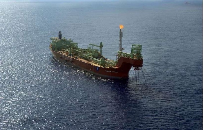 "Conseguimos cerca de R$ 70 bilhões que irão irrigar a economia", declarou Rêgo Barros. (Petrobras/ Agencia Brasil) "Conseguimos cerca de R$ 70 bilhões que irão irrigar a economia", declarou Rêgo Barros. (Petrobras/ Agencia Brasil)