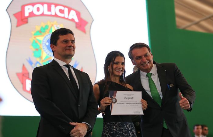 Bolsonaro e Moro na cerimnia de encerramento dos cursos de formao profissional de 2019 para ingresso PF (Foto: Jos Cruz/Agncia Brasil)