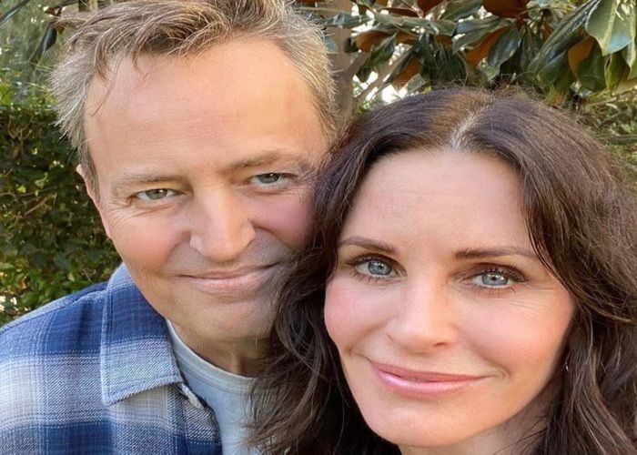 Os atores deram vida a Chandler e a Monica Geller em Friends. (Foto: Reprodu