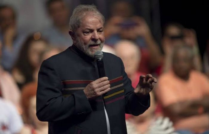 (Quatro horas antes, o petista já tinha divulgado uma mensagem na qual associou o presidente Jair Bolsonaro (PSL) a fake news e mentiras. Foto: AFP) (Quatro horas antes, o petista já tinha divulgado uma mensagem na qual associou o presidente Jair Bolsonaro (PSL) a fake news e mentiras. Foto: AFP)