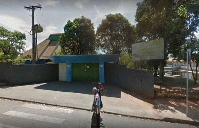 Adolescente tinha acabado de fazer o Enem na Escola Dona Elza Alves de Oliveira e retornava a p para casa. (Foto: Google Street View/Reproduo)
