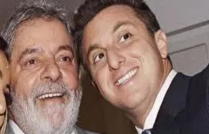 O petista viajou de Curitiba (PR) a São Paulo no avião do apresentador, que foi alugado pelo PT com recursos próprios. (Foto: Reprodução / Facebook ) O petista viajou de Curitiba (PR) a São Paulo no avião do apresentador, que foi alugado pelo PT com recursos próprios. (Foto: Reprodução / Facebook )