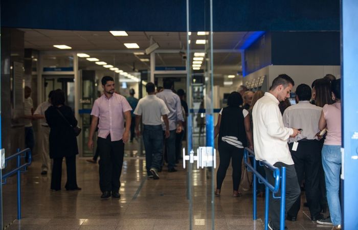 Na primeira etapa, os bancos e as casas de crdito vo abastecer o cadastro positivo (Foto: Arquivo/Agncia Brasil)