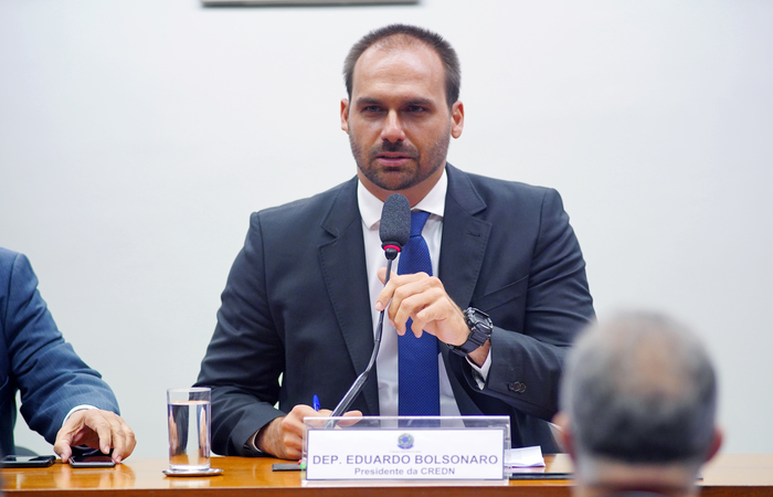 Segundo Eduardo, o lado positivo de sair sem os recursos é atrair "pessoas que são mais conectadas" com as ideias bolsonaristas. (Foto: Agência Câmara) Segundo Eduardo, o lado positivo de sair sem os recursos é atrair "pessoas que são mais conectadas" com as ideias bolsonaristas. (Foto: Agência Câmara)