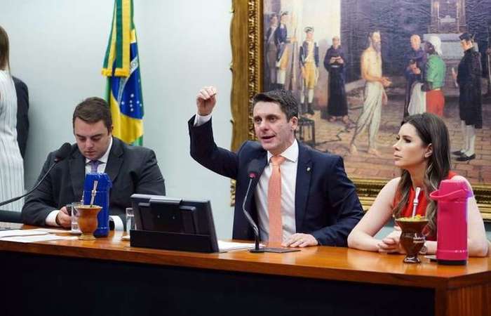 Alex Manente, na CCJ: pelo fim dos recursos especiais e extraordinários no STJ e no STF
(Pablo Valadares/Agencia Camara) Alex Manente, na CCJ: pelo fim dos recursos especiais e extraordinários no STJ e no STF
(Pablo Valadares/Agencia Camara)
