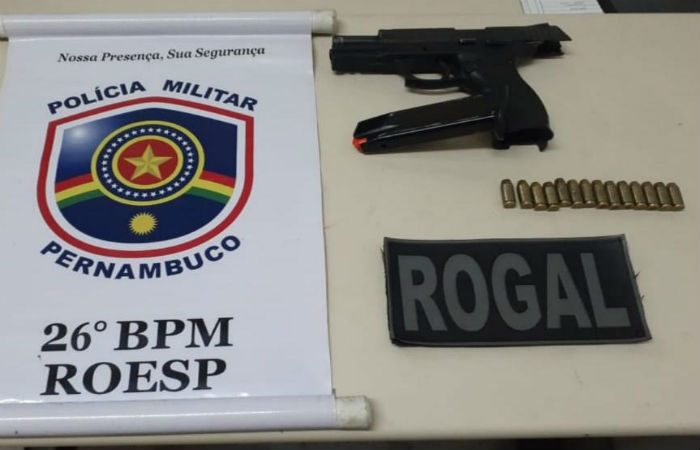 Arma havia sido roubada na ltima quarta-feira (13). (Foto: Divulgao Polcia Militar)