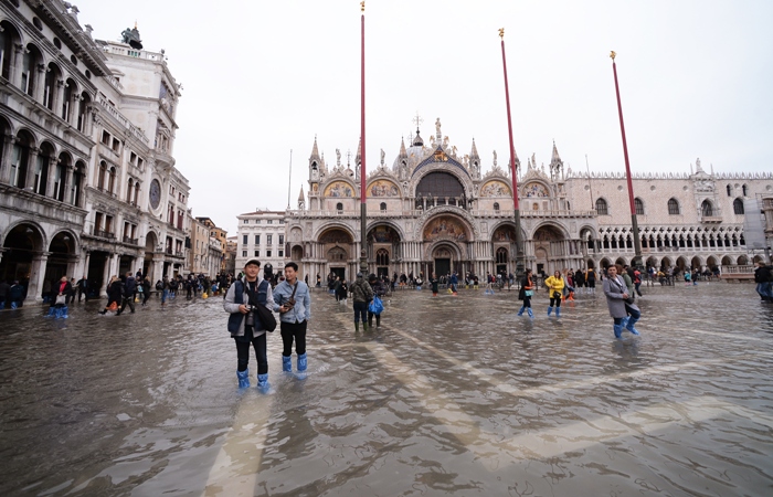 Veneza em estado de alerta por nova maré alta - Mundo - Jornal NH