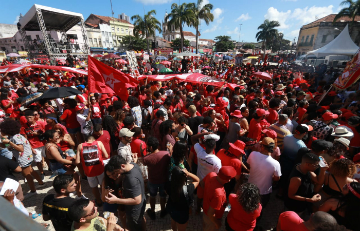 Com shows, Pátio do Carmo aguarda o discurso de Lula no Recife - Diário de Pernambuco