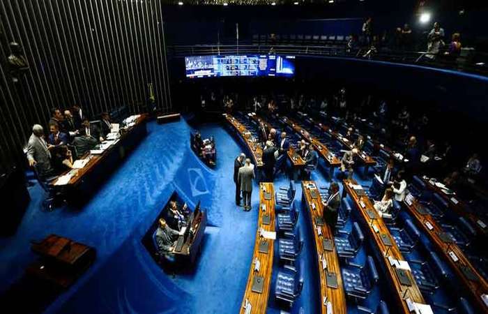 Proposta paralela, que inclui os servidores de estados e municpios em novas regras de aposentadoria deve ser votada amanh no plenrio do Senado, mas com resistncia (Marcelo Camargo/Agencia Brasil)