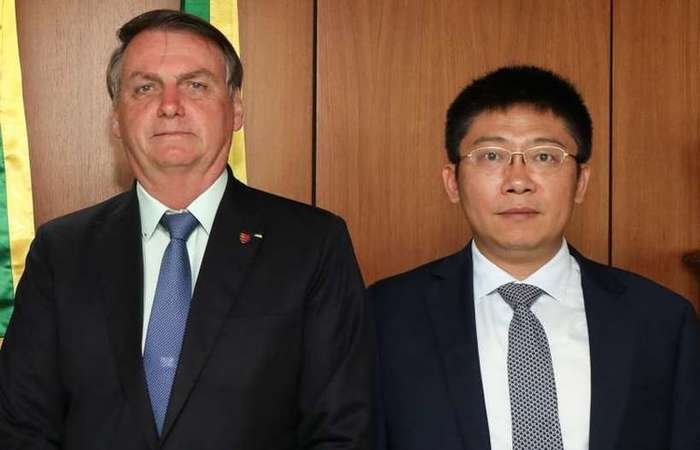 Bolsonaro recebeu nesta segunda-feira (18) o presidente da Huawei, gigante de tecnologia chinesa: reforma ''mais suave possvel'' (Marcos Correa/AFP)