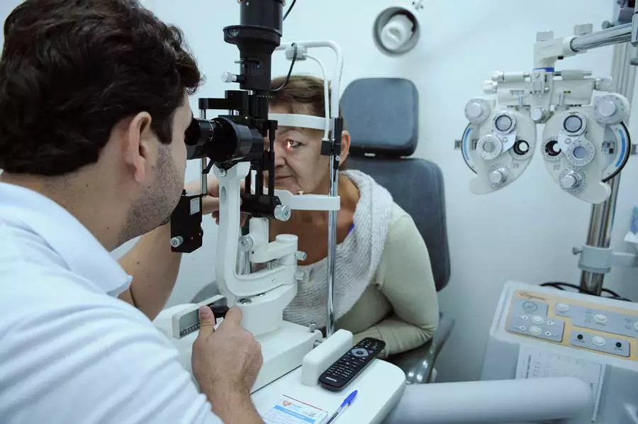 Medicamento combate anticorpos ligados a inflamações que desencadeiam a complicação ocular. Em testes, a fórmula reduz significativamente os danos nas córneas de pessoas acometidas pela forma grave da enfermidade. (Foto: Divulgação)