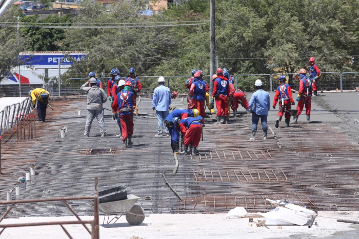 Obra do Hospital est 35% concluda. (Foto: Leandro de Santana/DP.)