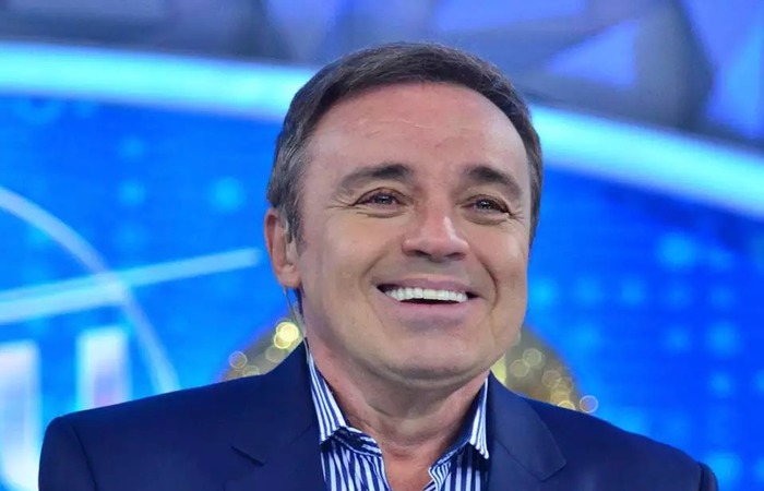 Em recente entrevista, o apresentador falou que estava em um momento de desacelerao de sua carreira para ficar mais com a famlia e os filhos (Foto: Reproduo/Record)