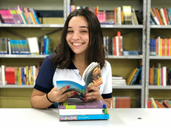 Layza Silva, 15 anos, vai fazer o SSA pela primeira vez e quer cursar medicina. (Foto: Anamaria Nascimento/DP)
