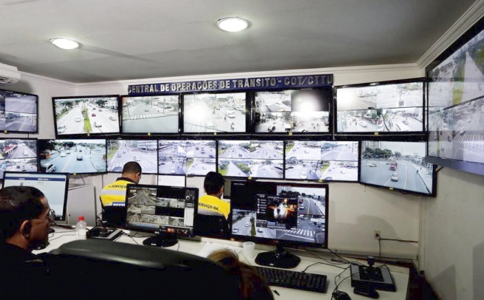O Recife conta com 28 câmeras monitoradas pela Central de Operações de Trânsito (COT). (Foto: Reprodução/PCR.) O Recife conta com 28 câmeras monitoradas pela Central de Operações de Trânsito (COT). (Foto: Reprodução/PCR.)