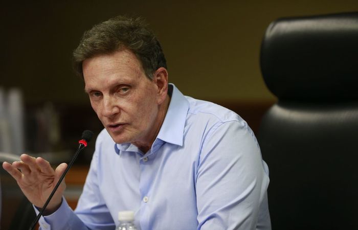 "É um panfleto político, fazendo militância, tentando de todas as formas, através de ameaças e chantagens, que a prefeitura ceda às suas ambições de publicidade", avaliou Crivella. (Foto: Fernando Frazão/Agência Brasil) "É um panfleto político, fazendo militância, tentando de todas as formas, através de ameaças e chantagens, que a prefeitura ceda às suas ambições de publicidade", avaliou Crivella. (Foto: Fernando Frazão/Agência Brasil)