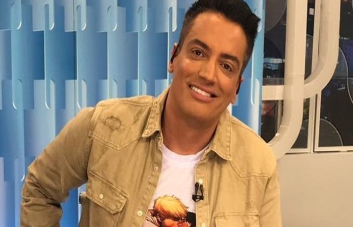 Há uma semana, Leo Dias pediu demissão do Fofocalizando, no SBT, após três anos na atração. Agora, ele volta ao TV Fama, onde atuou como repórter por quatro anos (Foto: Instagram/Reprodução) Há uma semana, Leo Dias pediu demissão do Fofocalizando, no SBT, após três anos na atração. Agora, ele volta ao TV Fama, onde atuou como repórter por quatro anos (Foto: Instagram/Reprodução)