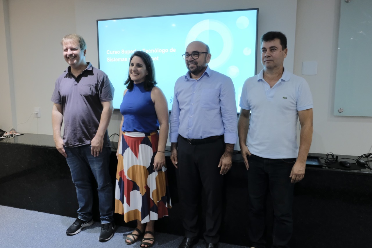 Pierre Lucena, presidente do Porto Digital; Marcela Valença, Gerente de Pessoas do Porto Digital; Degislando Nóbrega, Pró-reitor de Graduação da Unicap; e Robson Lins, coordenador do curso (Foto: Carla Siqueira/Assecom Unicap) Pierre Lucena, presidente do Porto Digital; Marcela Valença, Gerente de Pessoas do Porto Digital; Degislando Nóbrega, Pró-reitor de Graduação da Unicap; e Robson Lins, coordenador do curso (Foto: Carla Siqueira/Assecom Unicap)