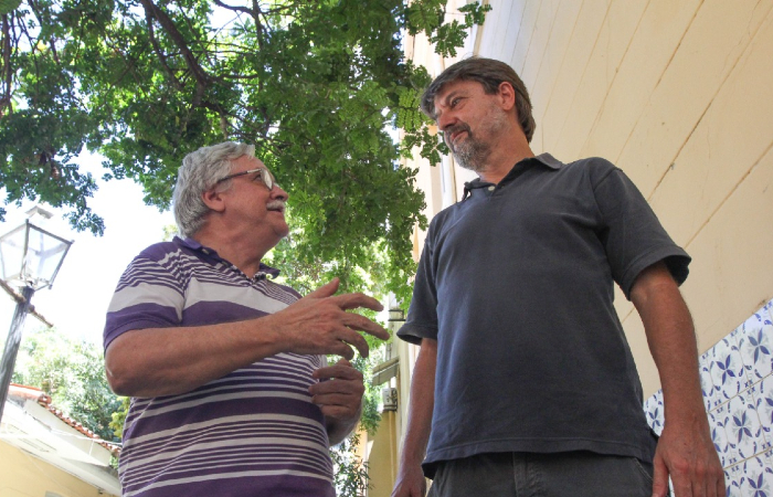 O historiador Tcito Luiz Cordeiro Galvo e Pedro Nabuco, no IAHGP. (Foto: Leandro de Santana/Esp. DP.)