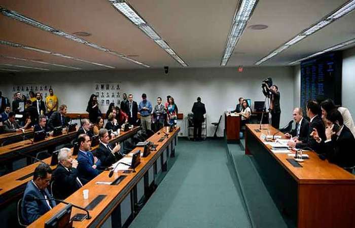 Comissão de Orçamento aprovou o aumento do fundo eleitoral de R$ 2 bilhões para R$ 3,8 bilhões (Pedro França/Agência Senado) Comissão de Orçamento aprovou o aumento do fundo eleitoral de R$ 2 bilhões para R$ 3,8 bilhões (Pedro França/Agência Senado)
