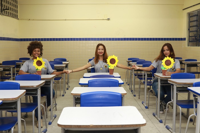(Estudantes da Escola de Referência Em Ensino Médio (Erem) Padre Francisco Carneiro, em Olinda, criaram projeto Girassol. Foto: Bruna Costa / Esp. DP FOTO) (Estudantes da Escola de Referência Em Ensino Médio (Erem) Padre Francisco Carneiro, em Olinda, criaram projeto Girassol. Foto: Bruna Costa / Esp. DP FOTO)