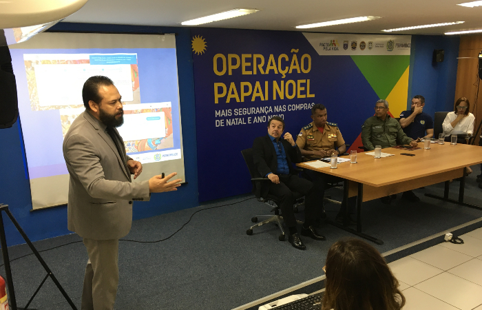 O secretário-executivo de Defesa Social, Humberto Freire, explicou as diretrizes para blocos no Carnaval de 2020. (Foto: Diogo Cavalcante/DP.)