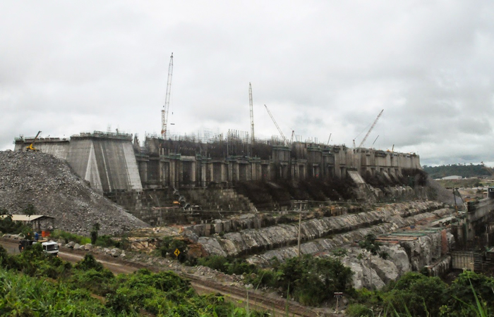 A concessionria Norte Energia, dona da hidreltrica, quer agora autorizao para construir usinas trmicas - mais caras e poluentes  (Foto: Ricardo Joffily/Ascom DPU)